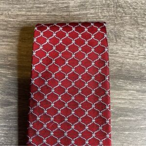Brooks brothers 346 100% Silk Tie -  Crimson Red W/ Chain Link Pattern